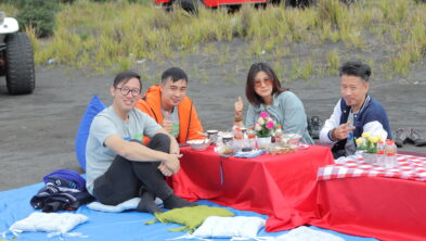 Paket Wisata Bromo Midnight Tour Murah - Breakfast Savana