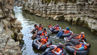Tubing Sungai Oya