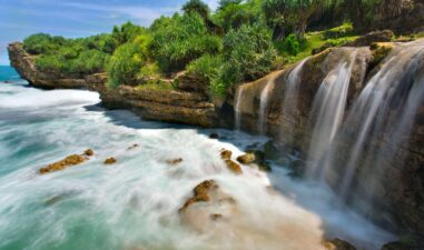 7 Pantai Tersembunyi di Jogja yang Harus Kamu Kunjungi