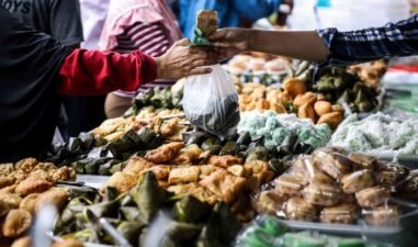 9 Spot Berburu Takjil di Bandung yang Selalu Ramai Pengunjung